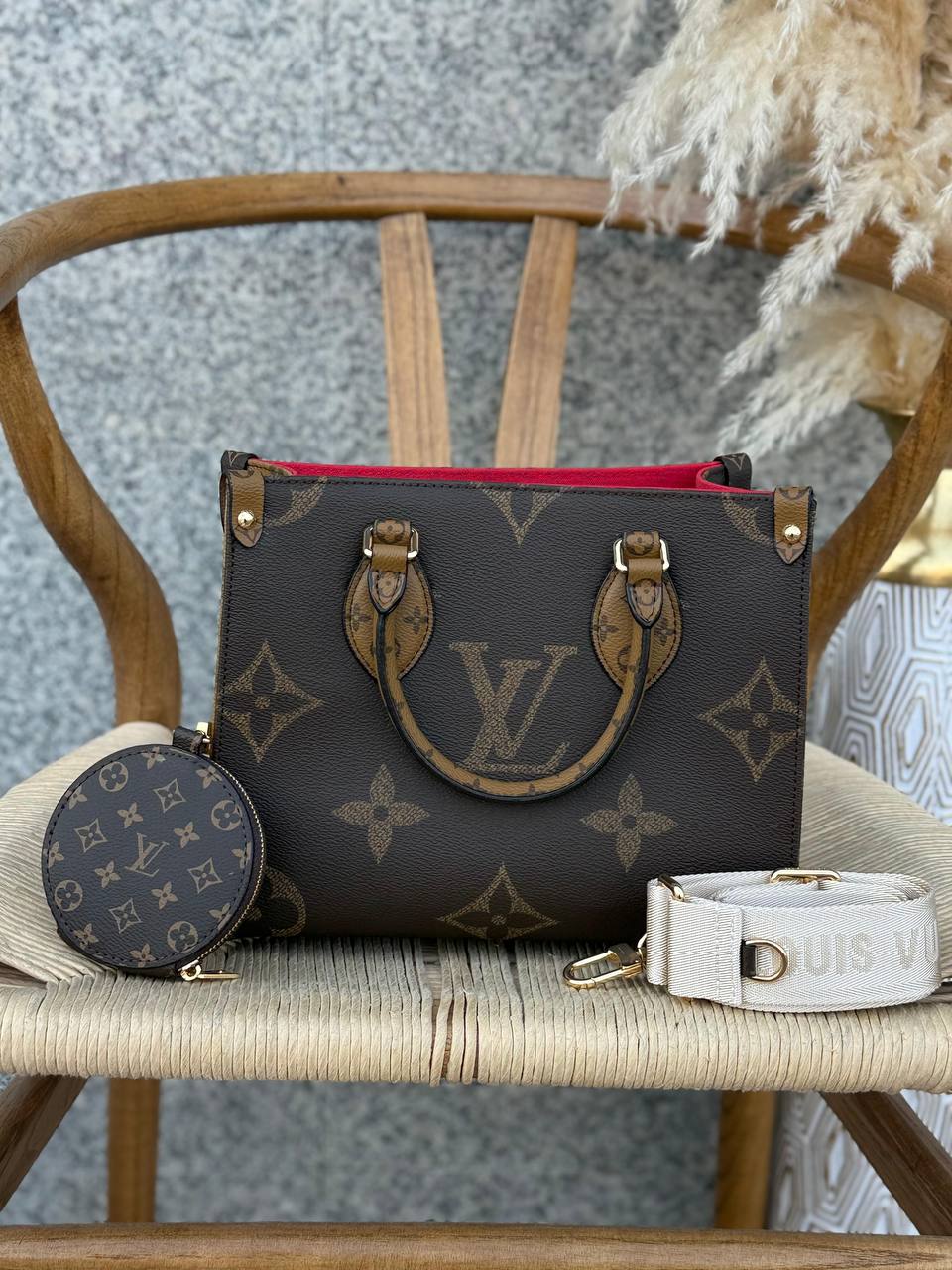 LV
25cm
340 dhs✅
Top quality
With box🎁
Zain167
♥️♥️♥️