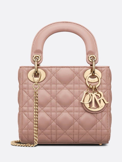 Dior 
Lady dior mini
Size: 17cm

With box 
🎁🎁🎁

105 dhs🪙💕

Zain50
♥️♥️♥️