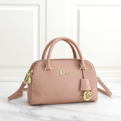 Dior
105 dhs🇦🇪

Zain136
♥️♥️♥️