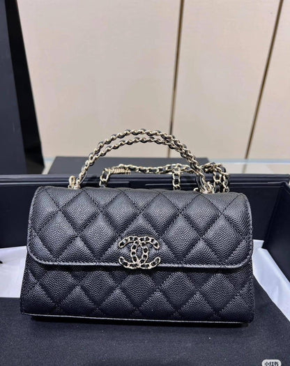 Chanel
105 dhs🇦🇪
Comes with Chanel exclusive box and card🎁

Especially good quality

Zain07
♥️♥️♥️