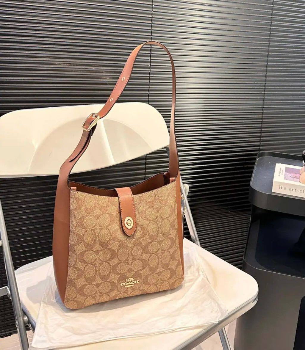 COACH 

NEW CAME GOOD QUALITY 

WITH BOX 
🎁🎁🎁

90 dhs🇦🇪

Zain39
♥️♥️♥️