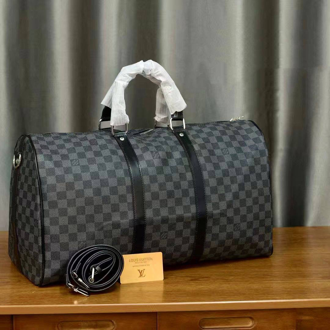 LV TRAVELLING BAG 
GOOD QUALITY 
115 dhs🪙💕
SIZE : 55cm

Zain39
♥️♥️♥️