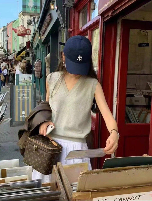 LV
Set of 3 pcs 290 dhs🇦🇪

big  120 dhs🇦🇪
size 35×9×19cm

medium 110 dhs🇦🇪
size 22×8.5×14cm

small  100 dhs🇦🇪
size 17×8.5×9.5cm

with box🎁

Zain42
♥️♥️♥️