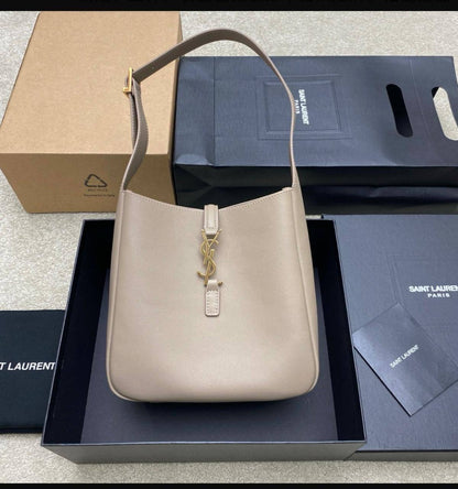 YSL💕💕💕
Super master quality 💯
Available now 💫 ✨✨

For Price 👇 WTSP Text Zain 0568585901

Zain252
♥️♥️♥️