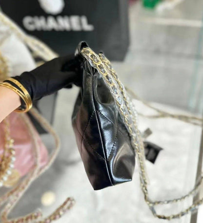 CHANEL 

NEW CAME GOOD QUALITY 
WITH BOX 
🎁🎁🎁

105 dhs🇦🇪

Zain39
♥️♥️♥️