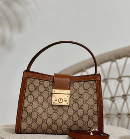 Gucci
PADLOCK TOP HANDLE BAG
Master quality
25. 5 cm 

with box
🎁🎁🎁

250 dhs🇦🇪

Zain95
♥️♥️♥️