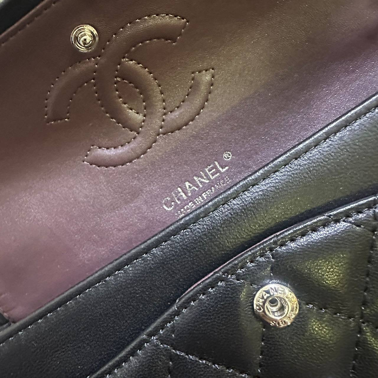 CHANEL

 COPY ONE 

NEW CAME WITH DOUBLE BOX 
🎁🎁🎁

250 dhs🪙💕
leather 

Zain39
♥️♥️♥️