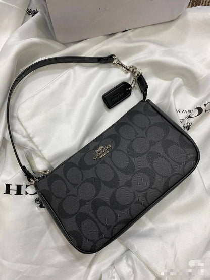 Coach Nalita

Size : 20 * 12 cm

80 dhs🇦🇪

with box 🎁

Zain115
♥️♥️♥️