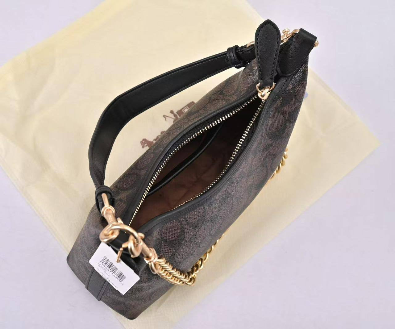 COACH
27*21*9.5 cm
95 dhs🇦🇪

Zain44
♥️♥️♥️