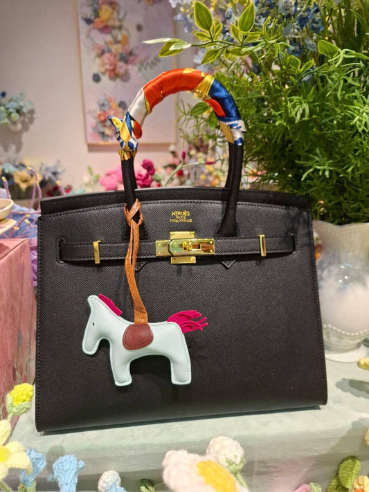 Hermes
30cm
Horse doll + Scarve
120 dhs🇦🇪

Zain44
♥️♥️♥️