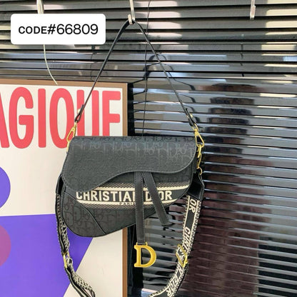 Dior
SADDLE CROSS BAG
ᴡɪᴛʜ sʜᴏᴜʟᴅᴇʀ ʙᴀɢ ʙᴇʟᴛ
sɪᴢᴇ : 22 cm

75 dhs🇦🇪

Zain31
♥️♥️♥️