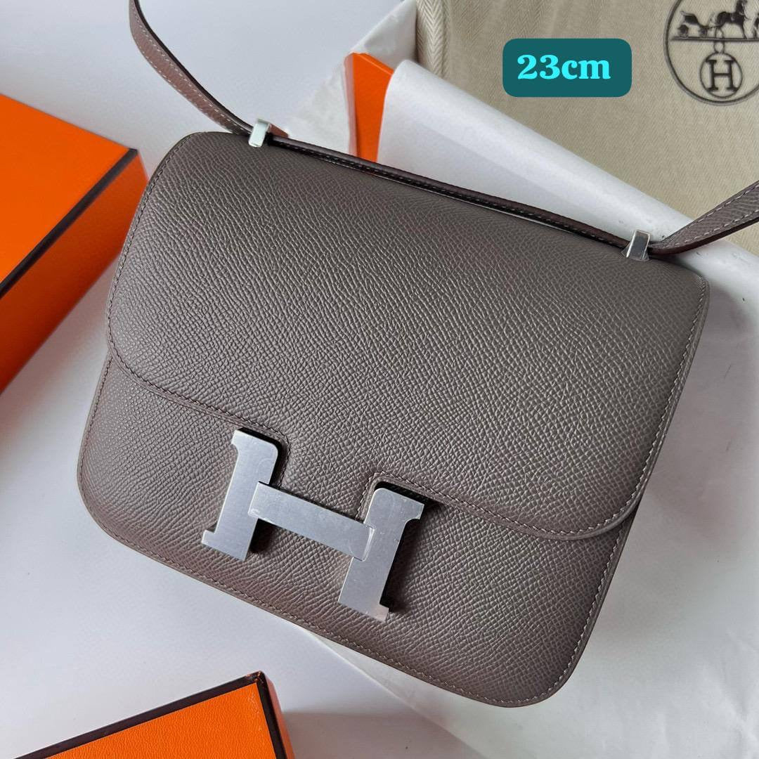 Hermes
Good quality 

with box
🎁🎁🎁
95 dhs🪙💕

Zain186
♥️♥️♥️