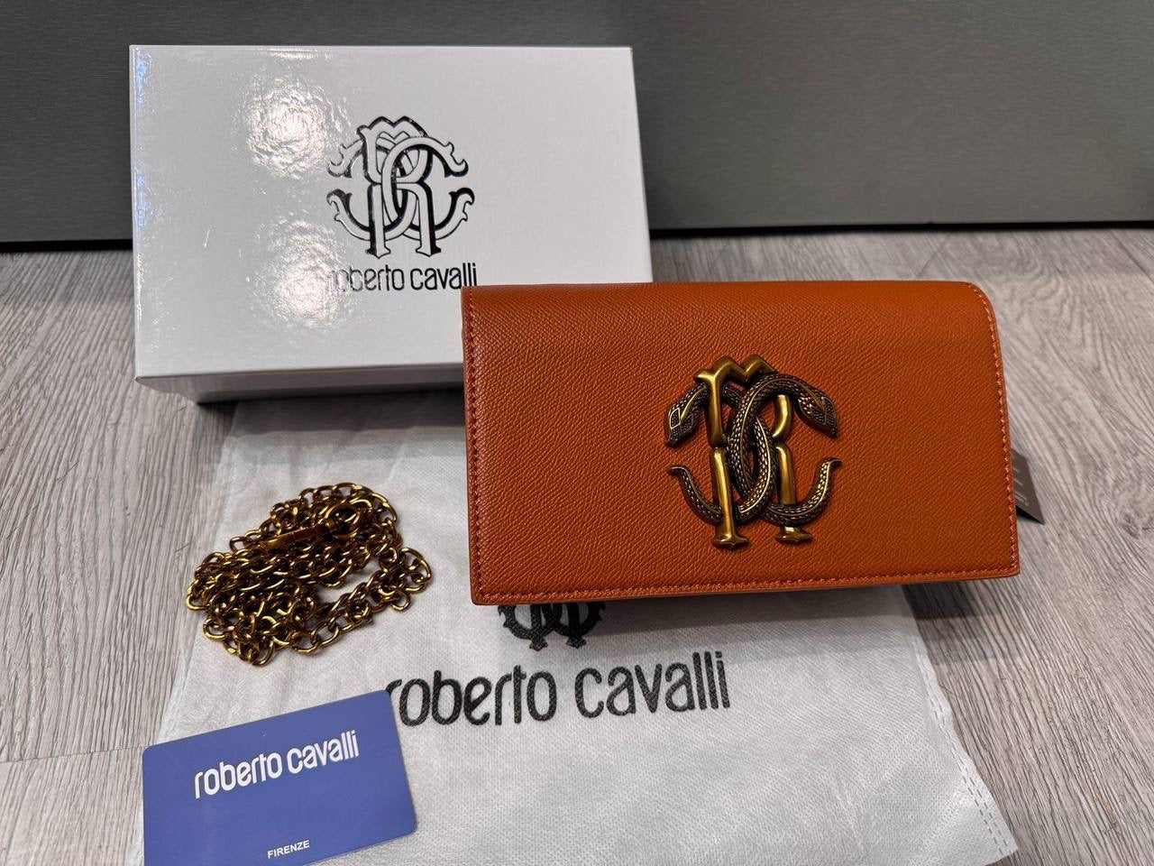 RC 

95 dhs🇦🇪

with box
🎁🎁🎁

Zain90
♥️♥️♥️