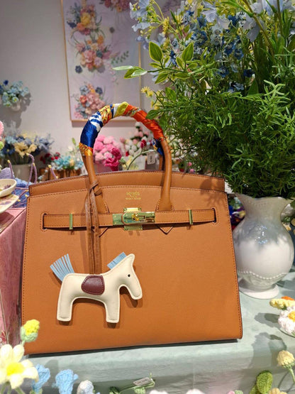 Hermes
30cm
Horse doll + Scarve
120 dhs🇦🇪

Zain44
♥️♥️♥️