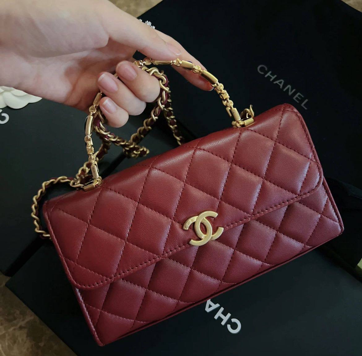 Chanel

90 dhs🇦🇪

Good quality

with box
🎁🎁🎁

Zain35
♥️♥️♥️
