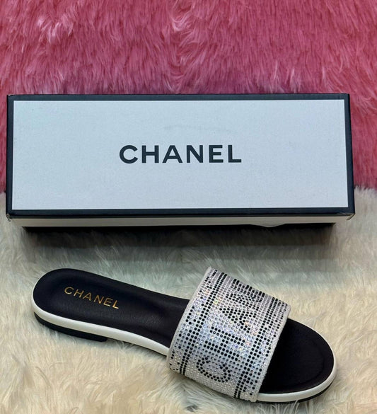 Chanel ladies
offer offer
Size 36to41
60 dhs🇦🇪

Zain236
♥️♥️♥️
