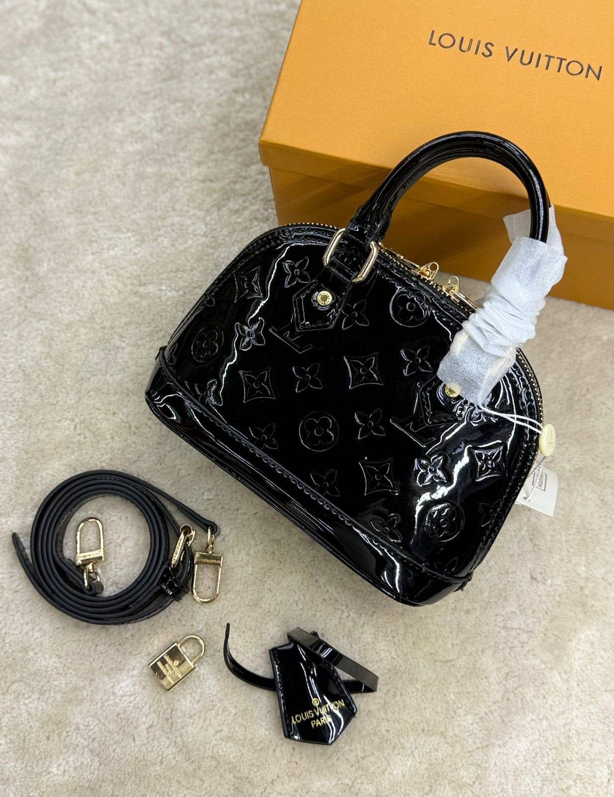LV ALMA MINI 🔥
GOOD QUALITY 💯
100 dhs🇦🇪

WITH BOX 
🎁🎁🎁

Zain28
♥️♥️♥️