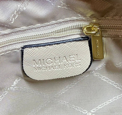 MK 
NEW CAME GOOD QUALITY  
80 dhs🇦🇪
SIZE: 25cm

Zain39
♥️♥️♥️