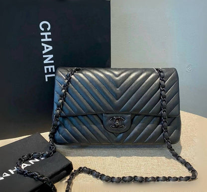 CHANEL

 COPY ONE 

NEW CAME WITH DOUBLE BOX 
🎁🎁🎁

250 dhs🪙💕
leather 

Zain39
♥️♥️♥️