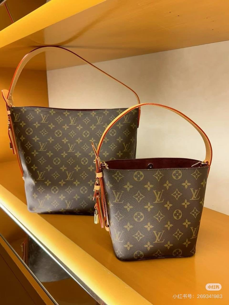 LV Master
Small 
290 dhs🇦🇪

Big size 
320 dhs🇦🇪

Zain228
♥️♥️♥️