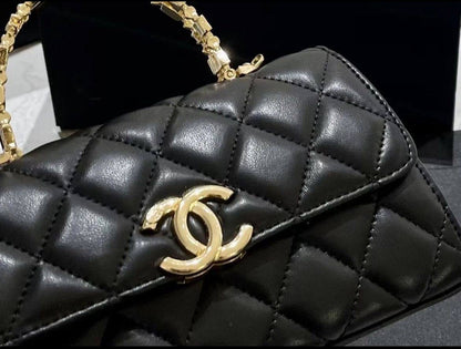 Chanel

90 dhs🇦🇪

Good quality

with box
🎁🎁🎁

Zain35
♥️♥️♥️