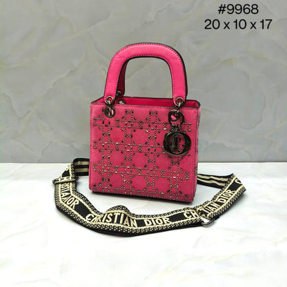 CHRISTIAN LADY DIOR
sɪᴢᴇ : 20 cm

65 dhs🇦🇪

Zain31
♥️♥️♥️