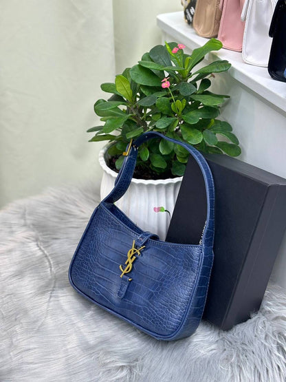 YSL 

SIZE  ………  25 CM 

95 dhs🇦🇪

with BOX
🎁🎁🎁

Zain244
♥️♥️♥️