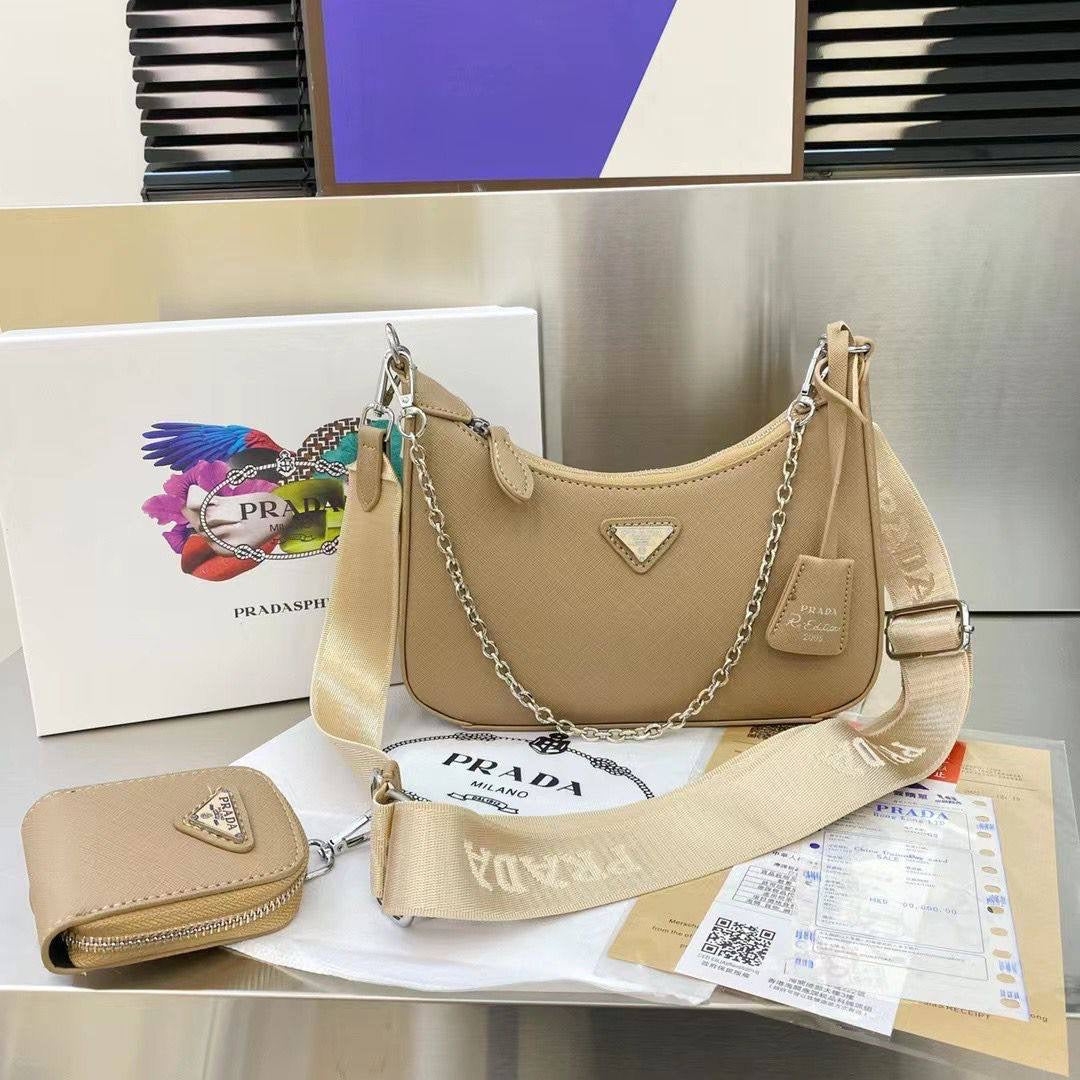 Prada

90 dhs🇦🇪

Good quality 
with box
🎁🎁🎁

Zain35
♥️♥️♥️