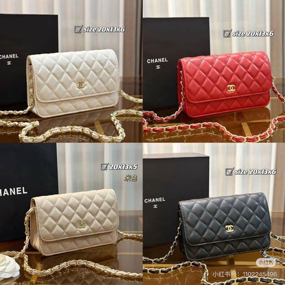 Chanel

21*14*7cm

60 dhs🇦🇪

Zain17
♥️♥️♥️