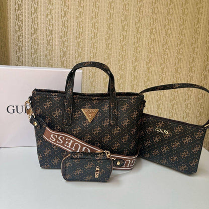 Guess 
Size: 27 ~ 22 cm
80 dhs🇦🇪

with box
🎁🎁🎁

Zain115
♥️♥️♥️