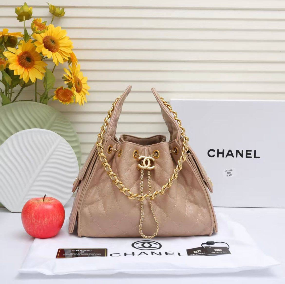 Chanel

With box 
🎁🎁🎁

110 dhs🪙💕

Zain93
♥️♥️♥️