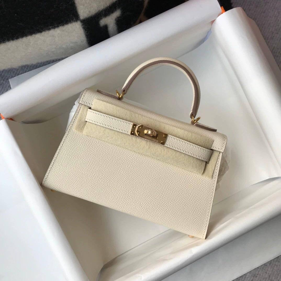 Hermes
Best quality 

with box’s 
🎁🎁🎁

90 dhs🪙💕

size 22cm

Zain158
♥️♥️♥️