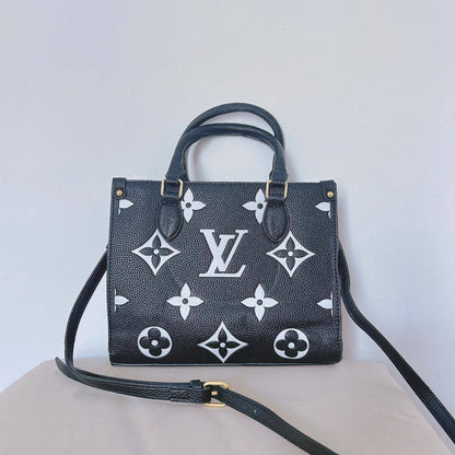 LV
25*20*10 cm
75 dhs🇦🇪

Zain17
♥️♥️♥️