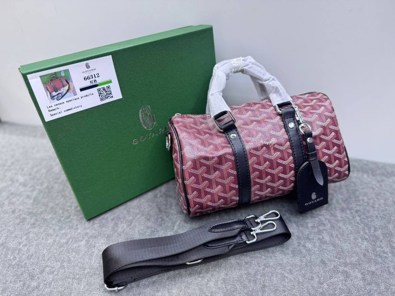 Goyard

With box 
🎁🎁🎁

size :25×15 
90 dhs🪙

Zain114
♥️♥️♥️
