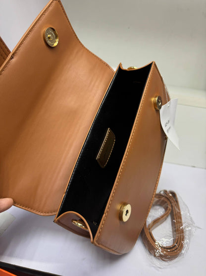 Jacquemus

With box 
🎁🎁🎁

70 dhs🇦🇪

offer

Zain50
♥️♥️♥️