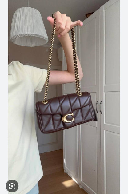 COACH 
NEW COMING 
100 dhs🪙
SIZE 25 CM

Zain200
♥️♥️♥️
