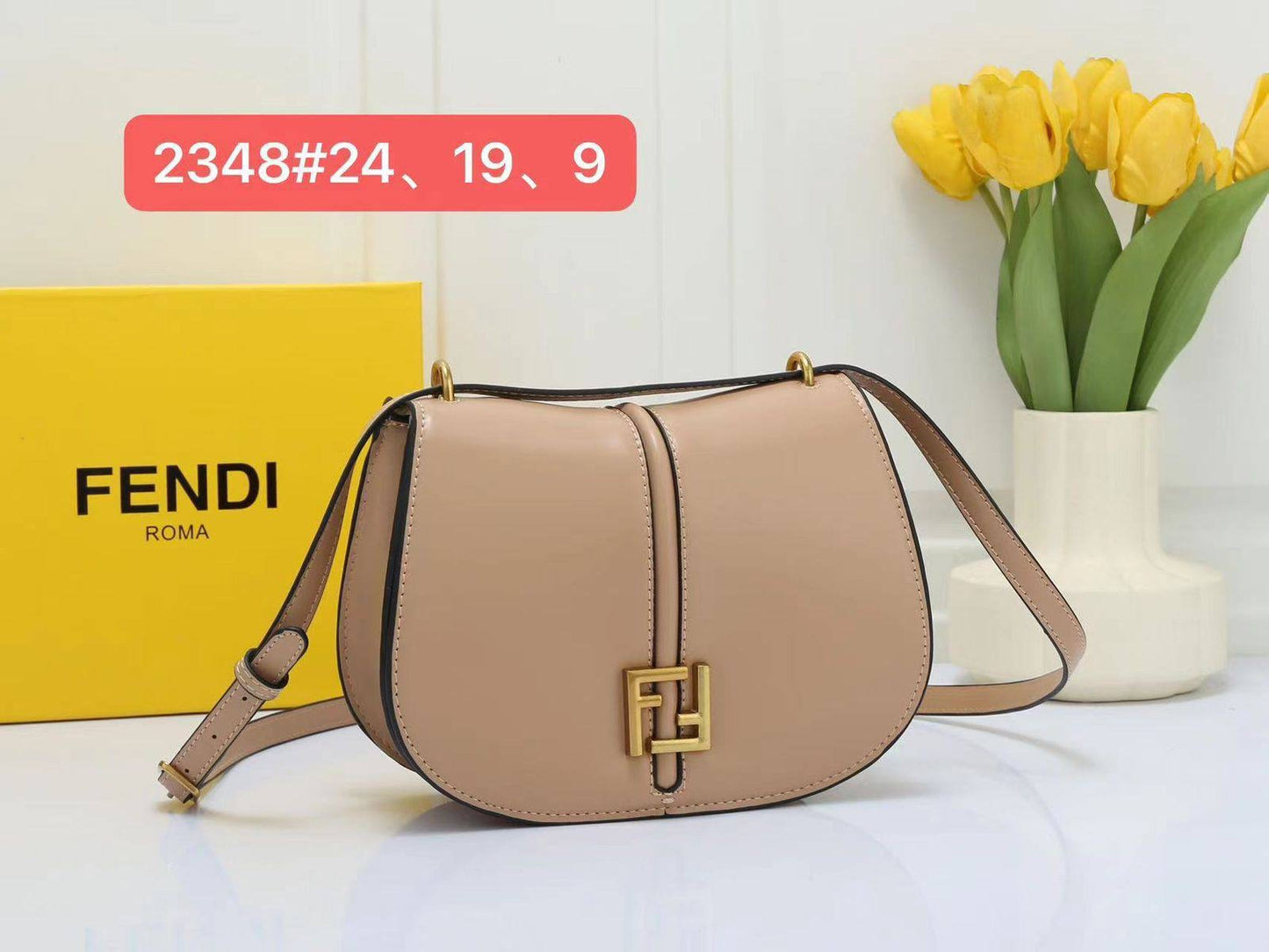 Fendi

With box 
🎁🎁🎁

85 dhs🇦🇪

Zain137
 ♥️♥️♥️