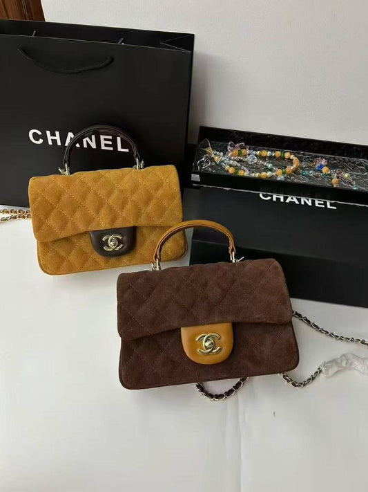 Chanel 
Master
250 dhs🪙💕
#21cm…..❤️❤️

Zain228
♥️♥️♥️