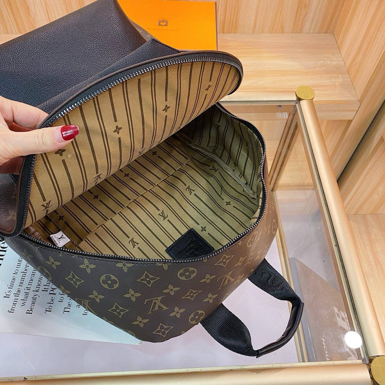 LV
38*28*17cm
95 dhs🇦🇪

Zain17
♥️♥️♥️