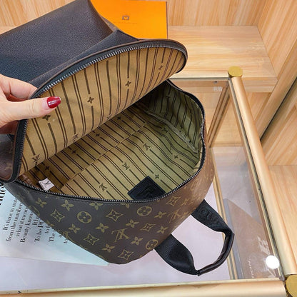 LV
38*28*17cm
95 dhs🇦🇪

Zain17
♥️♥️♥️