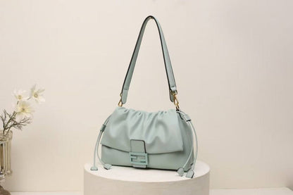 FENDI
28*11*18cm 

with box
🎁🎁🎁

105 dhs🇦🇪

Zain44
♥️♥️♥️