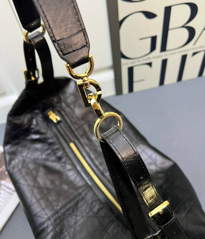 DIOR 
NEW DESIGN 
GOOD QUALITY 
95 dhs🪙💕

Zain39
♥️♥️♥️