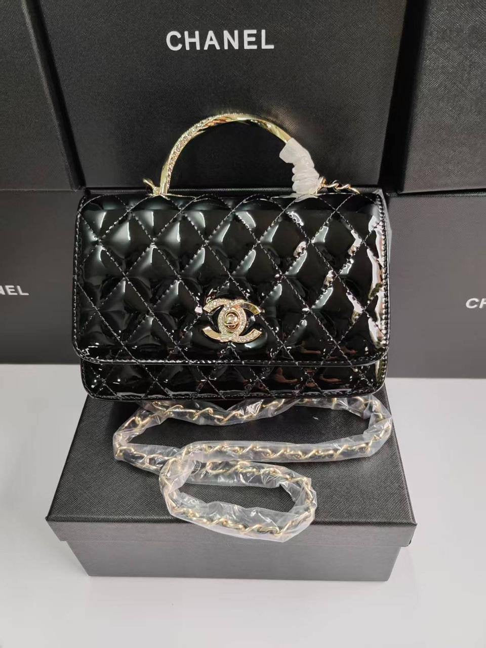 Chanel 24P
Size : 20 * 14 * 7 cm

95 dhs🇦🇪

with box 🎁

Zain115
♥️♥️♥️