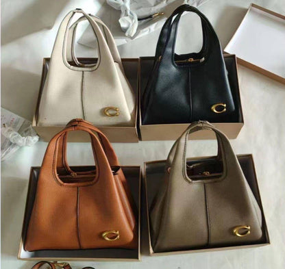 Coach Lana

Size: 23 *31 cm

100 dhs🇦🇪

with box
🎁🎁🎁

Zain115
♥️♥️♥️