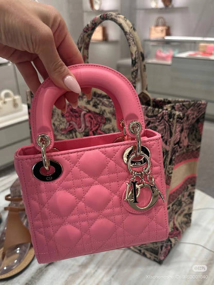 .
NEW🌸DIOR🌸
SUPER MASTER QUALITY🫶
WITH FULL PACKAGING 🎁
For Price 👇 WTSP Text Zain 0568585901

Zain255
♥️♥️♥️