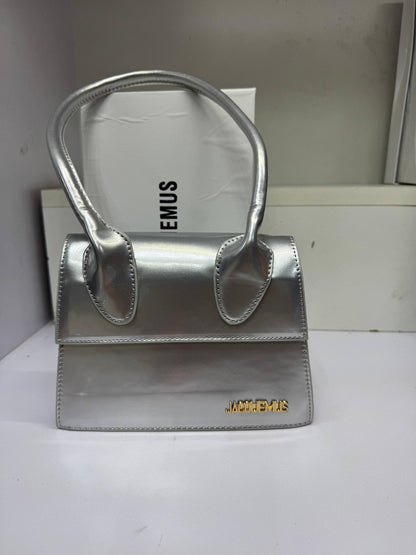 Jacquemus
With box 
🎁🎁🎁

70 dhs🇦🇪
offer

Zain50
♥️♥️♥️