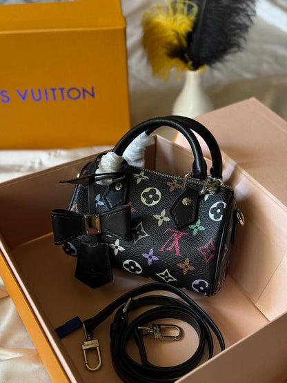 LV

17cm
320 dhs🇦🇪
Top quality 

With box
🎁🎁🎁

Zain167
♥️♥️♥️