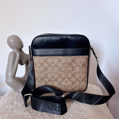 Coach
26 cm
70 dhs🇦🇪

Zain17
♥️♥️♥️
