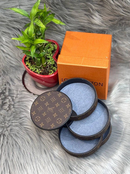 LV  jewelry box

SIZE  ………   10  CM 🥰

65 dhs🇦🇪

with BOX
🎁🎁🎁

Zain244
♥️♥️♥️