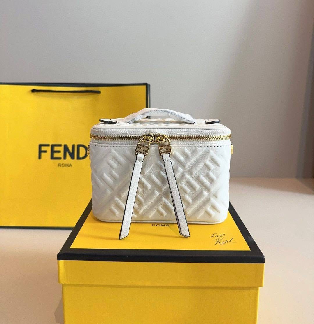 FENDI 

good quality

WITH BOX 
🎁🎁🎁

90 dhs🇦🇪

Zain39
♥️♥️♥️